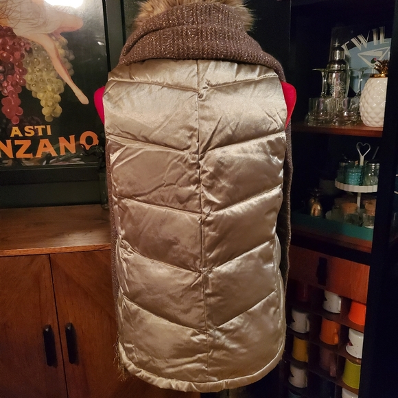 Metallic Gold Puffer Vest with Fur Collar and Matching Scarf - Picture 3 of 3